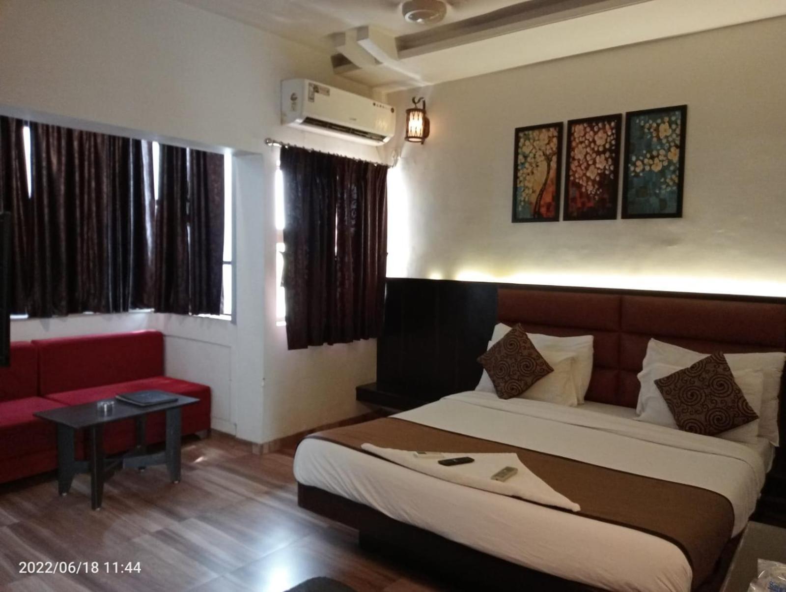Hotel Saikripa Imperial ดามัน ภายนอก รูปภาพ