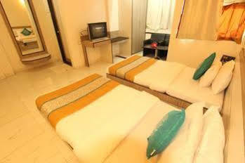 Hotel Saikripa Imperial ดามัน ภายนอก รูปภาพ